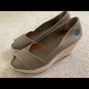 BRAND NEW Tory Burch wedges